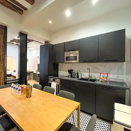 Urbanflat 67 - Large In Perfect Location Διαμέρισμα *